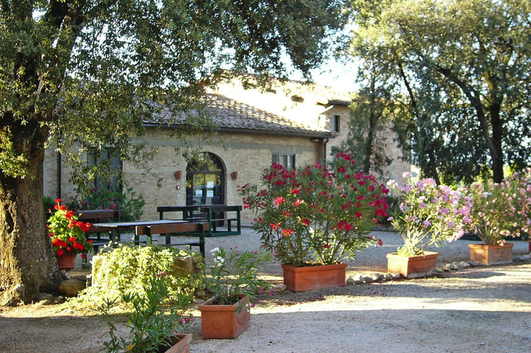Exterior & Views 2, Apartment in Montaione With Carport, Siena