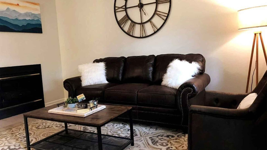 Interior 2, Fantastic Renovated Condo Pool Downtown Fireplace, Sevier