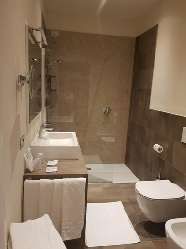 Bathroom 4, Hotel Bellevue, Brescia