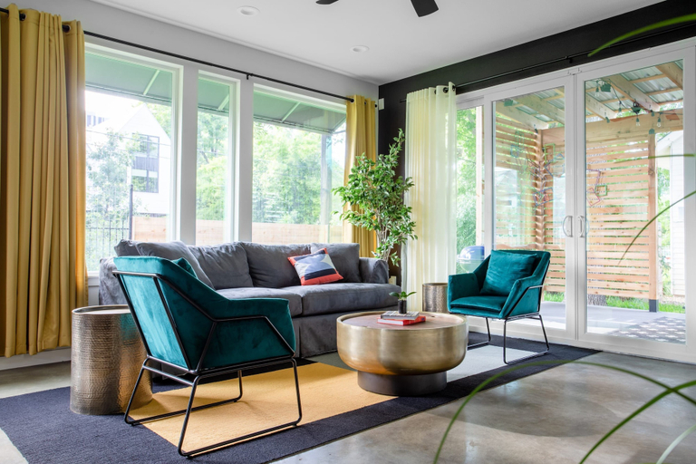 Room 4, Insta-worthy Two House Corner Compound, Travis
