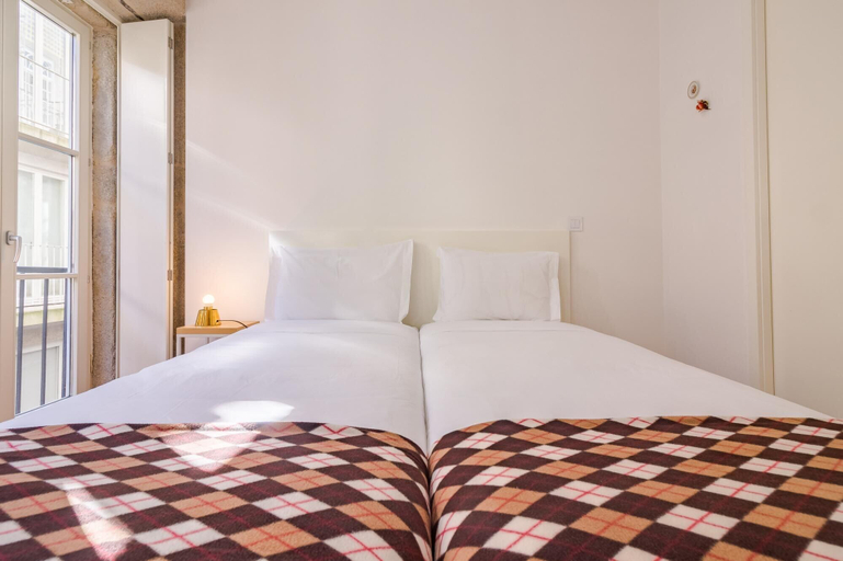 Room 3, Tower 2T in Oporto With 1 Bathrooms, Porto