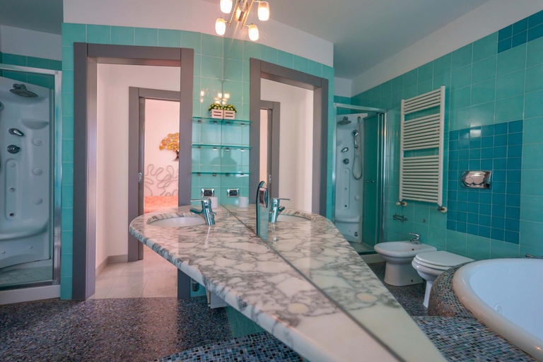 Bathroom 2, Villa Rosanna, Cagliari