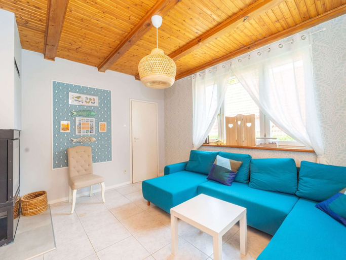 Others 4, Large Holiday Home With Private Garden, Słupsk