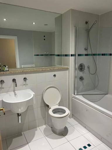 Bathroom 3, Luxury 9ine Lux Cosy 2 Bedroom Apartment, Birmingham