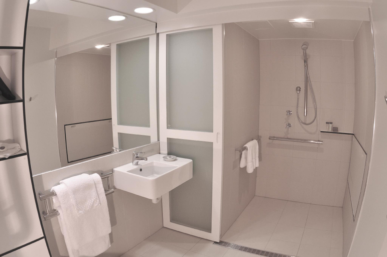 Bathroom 10