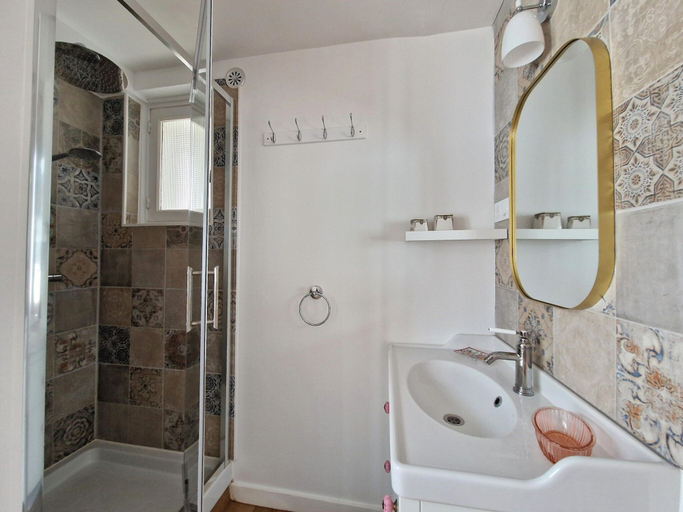 Bathroom 3, Apartment in Benodet Near Sandy Beaches, Finistère