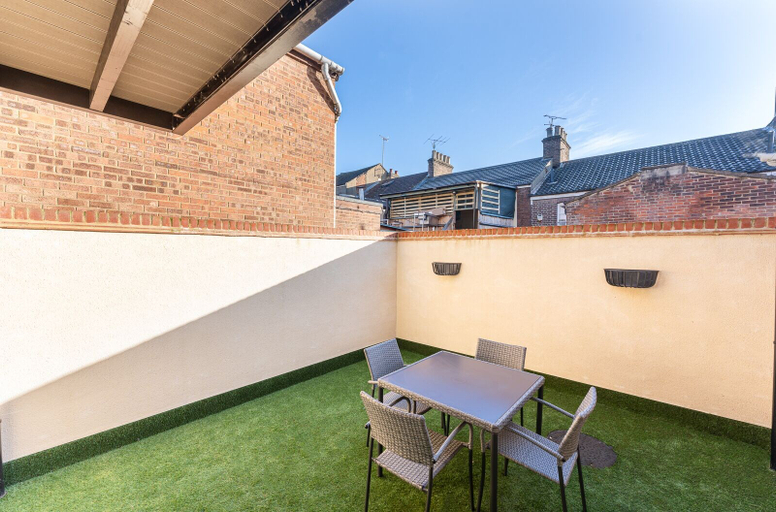 Others 5, Homely 2-bed Apartment Near Luton Town Centre, Luton