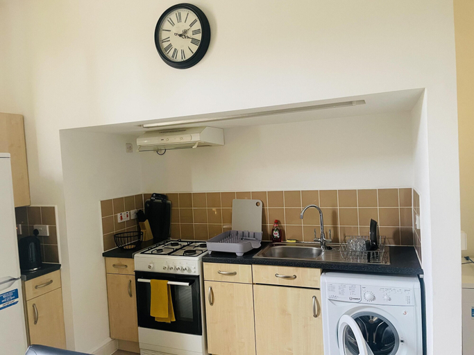 Others 5, Bustling Western Apartment, London