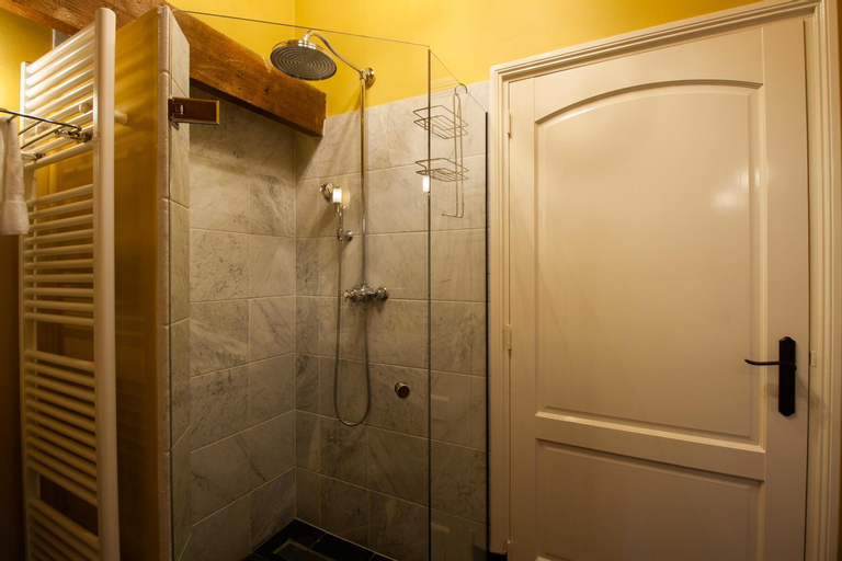 Bathroom 9