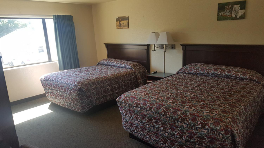 Bedroom 2, Safari Inn Motel, Douglas