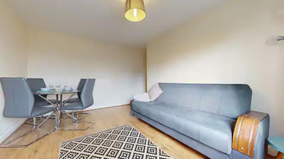 Others 5, Beautiful 2-bed Apartment in Stanford-le-hope, Thurrock