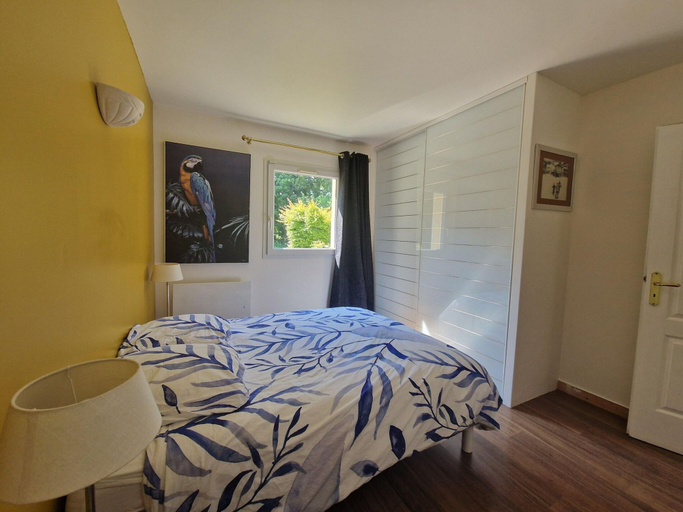 Room 5, Holiday Home With Garden, Auray, Morbihan