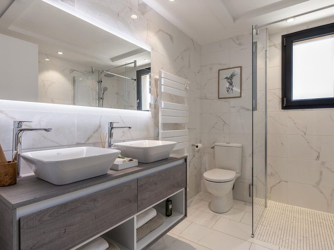 Bathroom 1, Residence Domaine du Golfe de Lion, St. Cyprien, Pyrénées-Orientales