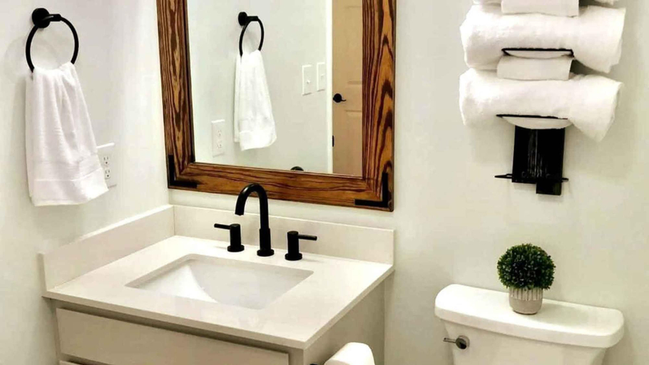 Bathroom, Fantastic Renovated Condo Pool Downtown Fireplace, Sevier
