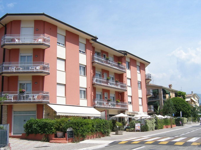 Exterior & Views 2, Apartment in Garda Near Shopping, Verona