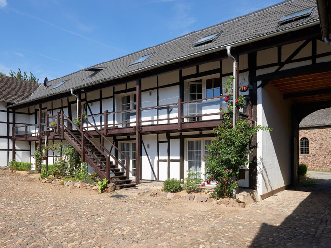 Exterior 3