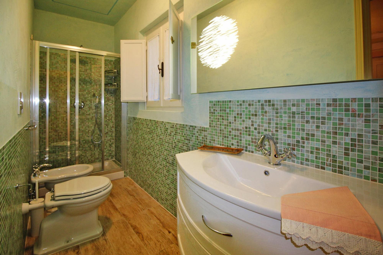 Bathroom 3, Villa Fiorita, Monteggiori, Lucca