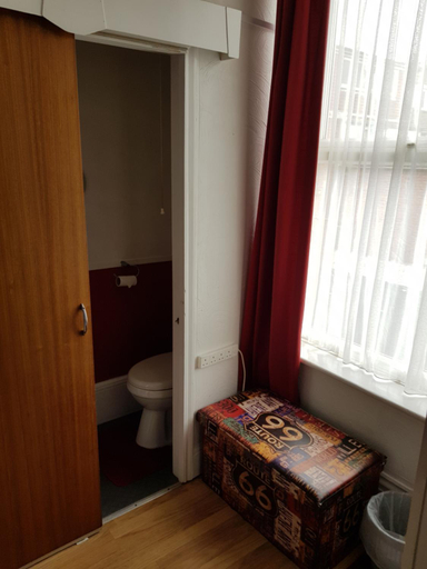 Bathroom 3, Sunnyside Hotel, Norfolk