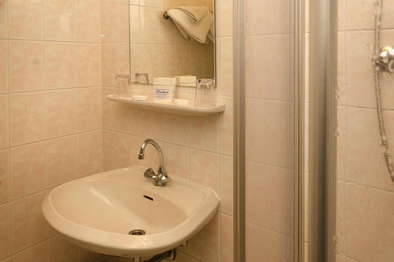 Bathroom 2, Apartment in Podersdorf am See With a Bicycle Storage, Neusiedl am See