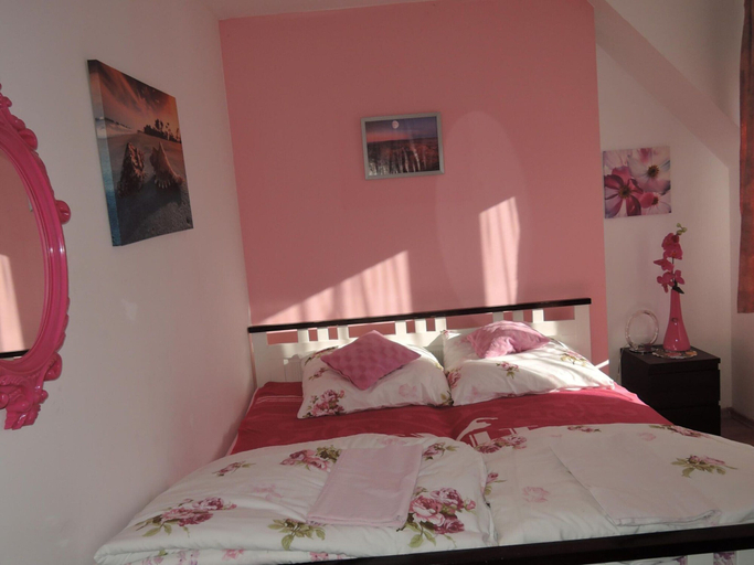 Room 5, Holiday Home in Dziwnowek Near Clean Beach, Kamień