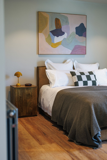 Room 5, Modern Studio Flat in North London, London