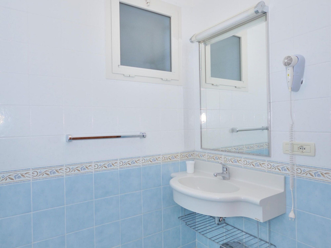 Bathroom 3, Apartment in Bibione Near Beach and Pool, Venezia