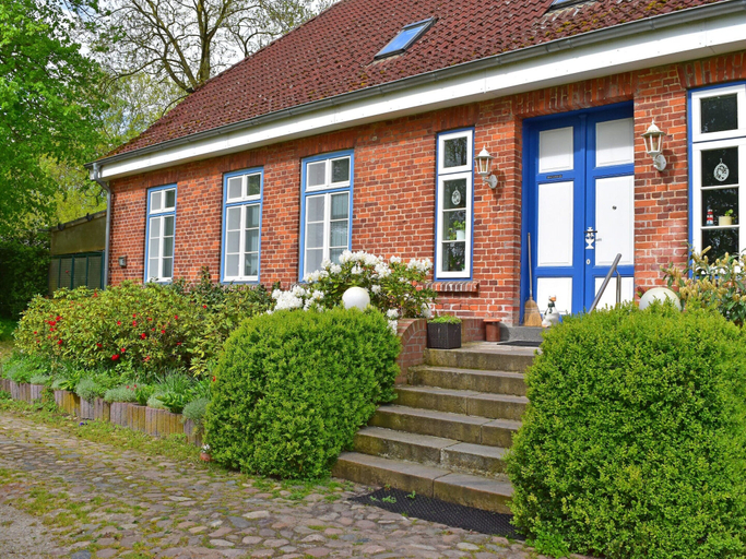 Exterior 2, Ferienwohnung im Gutshaus Schulenbrook, Nordwestmecklenburg