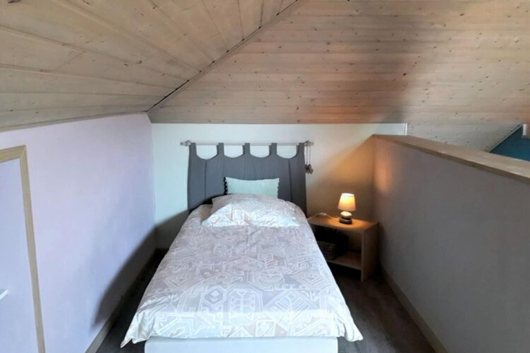 Room 5, Bungalow in Telgrus sur mer Near Sandy Beach, Finistère