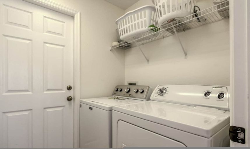 Room 5, Palm Breeze Villa 4-bedroom 2-storey Home With Private Pool, Polk