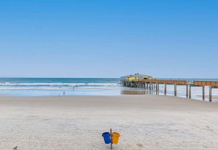 Room 5, Top Floor Oceanfront Condo w Pool Beach Access, Volusia