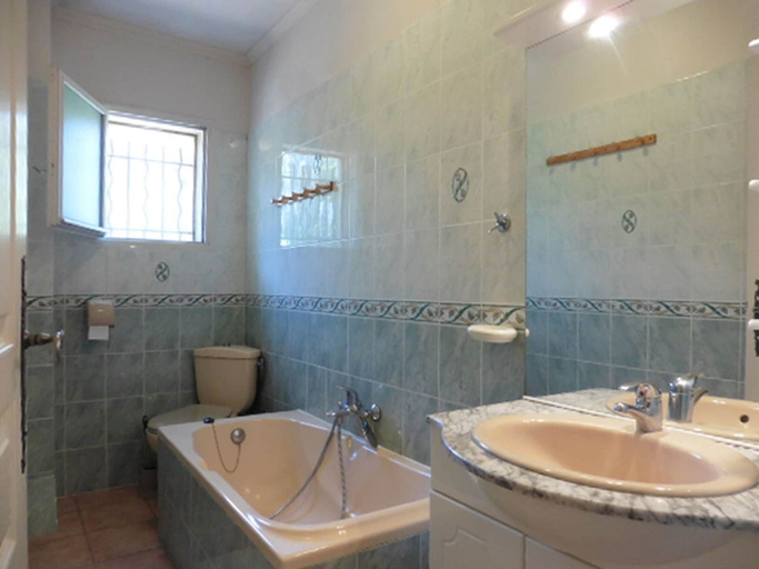 Bathroom 3, Country House With Private Terrace, Beaucaire, Gard