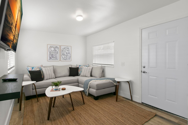 Room 5, NEW St Pete Retreat Newly Updated Pet Friendly, Pinellas