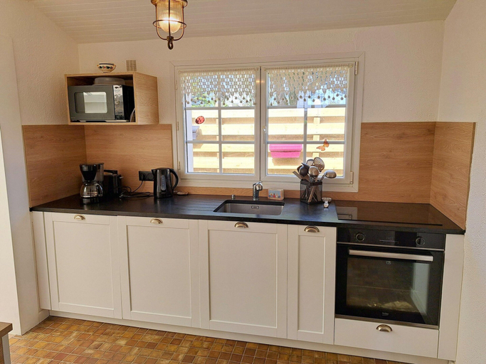 Private kitchen, Holiday Home in Guisseny Near the Beach, Finistère