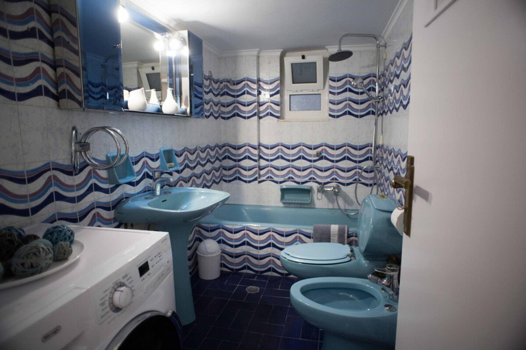 Room 4, Cozy Apartment With sea View Next to Marina Zeas, Attica