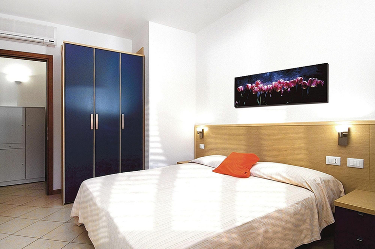 Others 2, Apartment in Bibione Spiaggia 300 m From the sea, Venezia