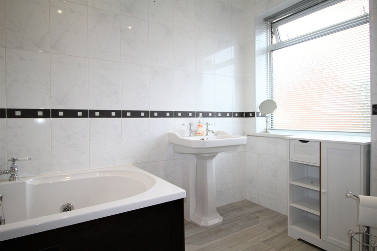 Bathroom 5, Whitley Bay House Sleeps 6 With Garden, Northumberland