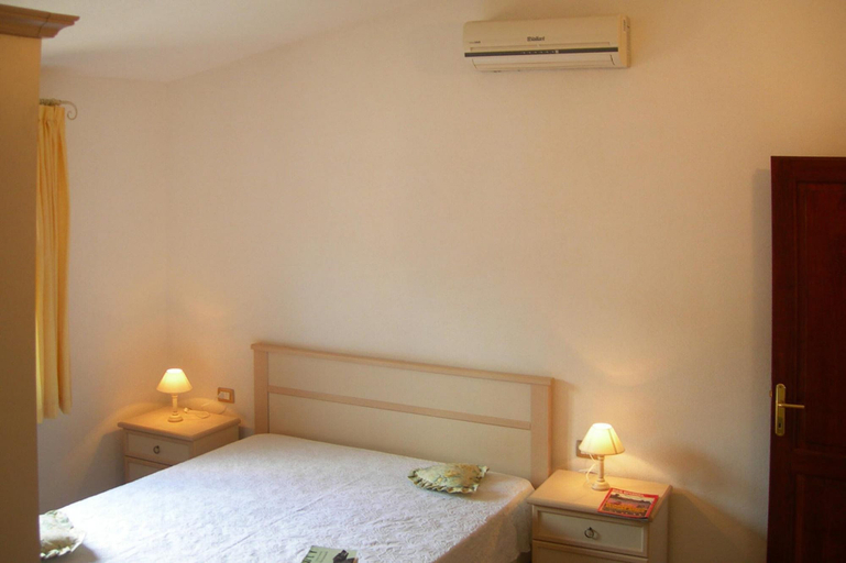 Room 2, Apartment in the Li Troni Residence in Budoni, Nuoro