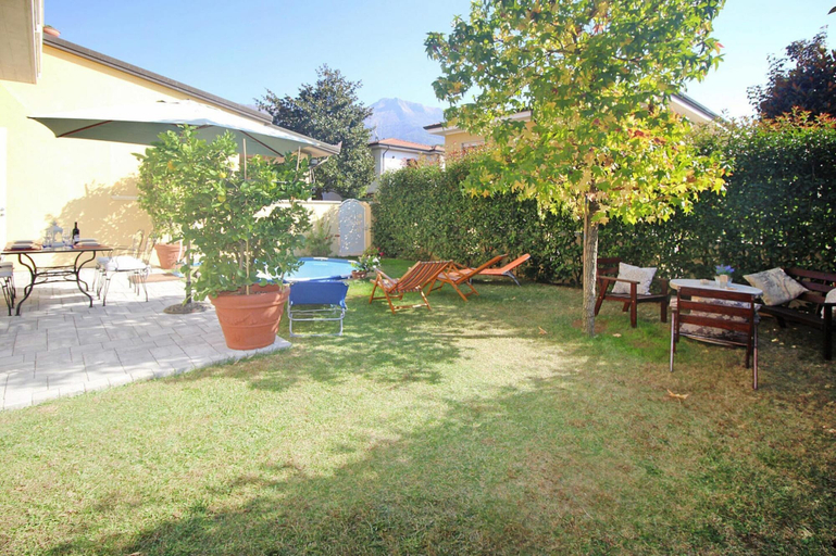 Dining 4, Villa in Camaiore Near Sandy Beaches, Lucca