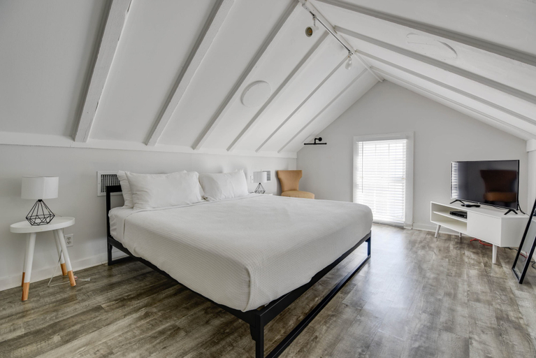 Room 3, The Collins on Duval by Brightwild, Monroe