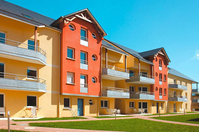 Exterior 5, Coastal Stay With Pool in Grandcamp, Calvados
