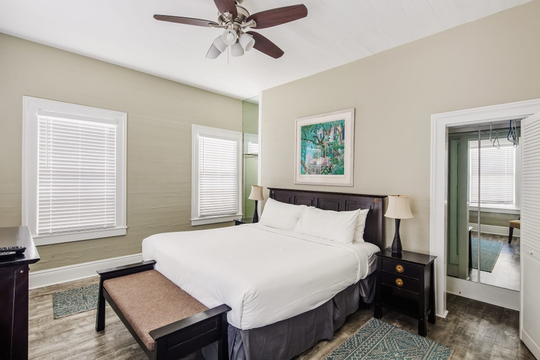 Room 2, Duval s Duet on Duval by Brightwild, Monroe