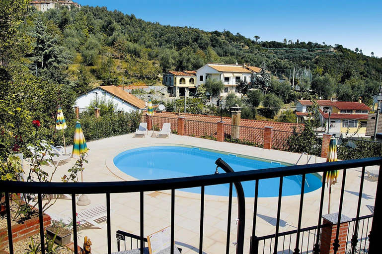 Pool 2, Apartment in Castellaro With Balcony, Savona
