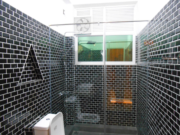 Bathroom, The Walkers Nest, K.F.G. & G. Korale