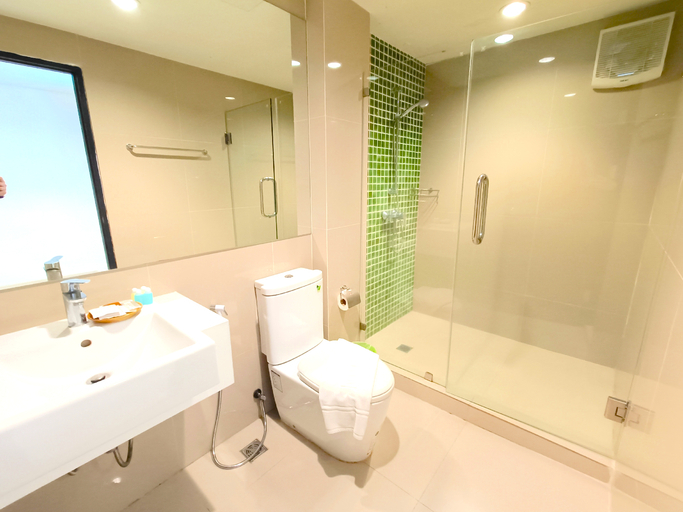 Bathroom 16