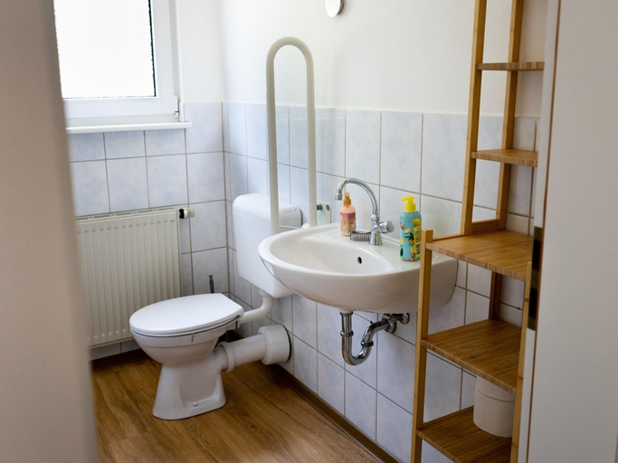 Bathroom 3, Ferienwohnung mit Bergblick, Waldeck-Frankenberg