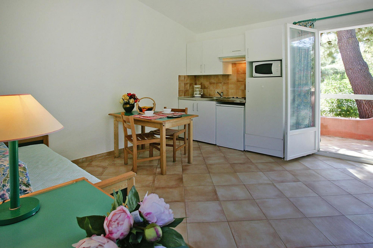 Dining 4, Apartment in Corsica With Beach Access, Haute-Corse