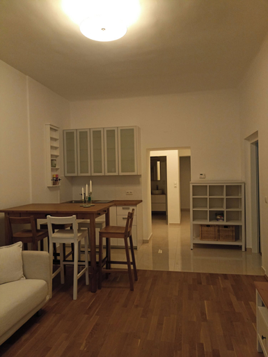 Dining 2, 170sqm With Private Garden, 9 Bedrooms, 2 Kitchens, Wien