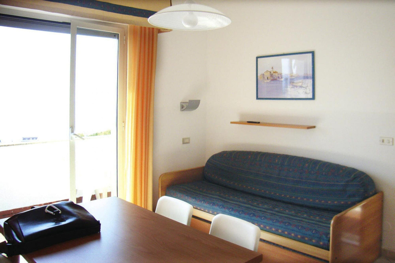 Living area 5, Holiday Flat in Pretty Residence With Communal Pool in Pietra Ligure, Savona
