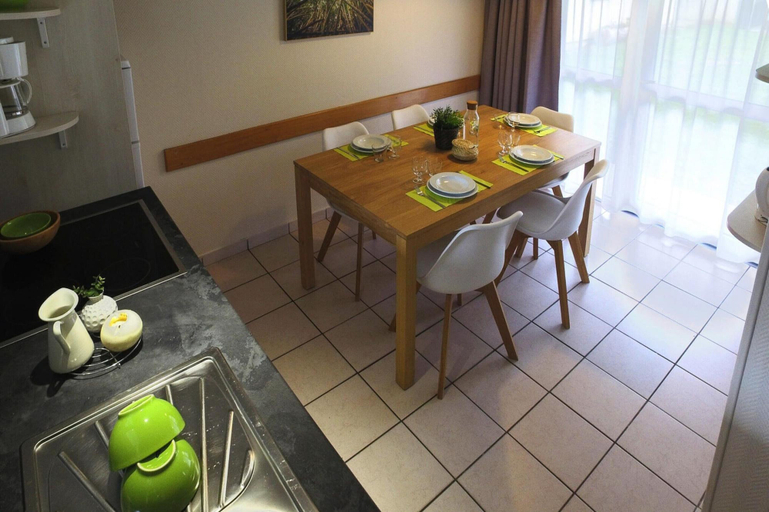 Others 5, Apartment in Forges les Eaux With Garden, Seine-Maritime