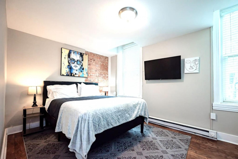 Bedroom 3, Park Place- Cozy Modern Space Fully Updated Fast Wifi Good Coffee and Easy Parking, New Castle